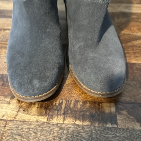 TOMS Suede Ankle Booties, Western, Block Heel, Gray, Black, Gently Used, Size 8 - Picture 9 of 14